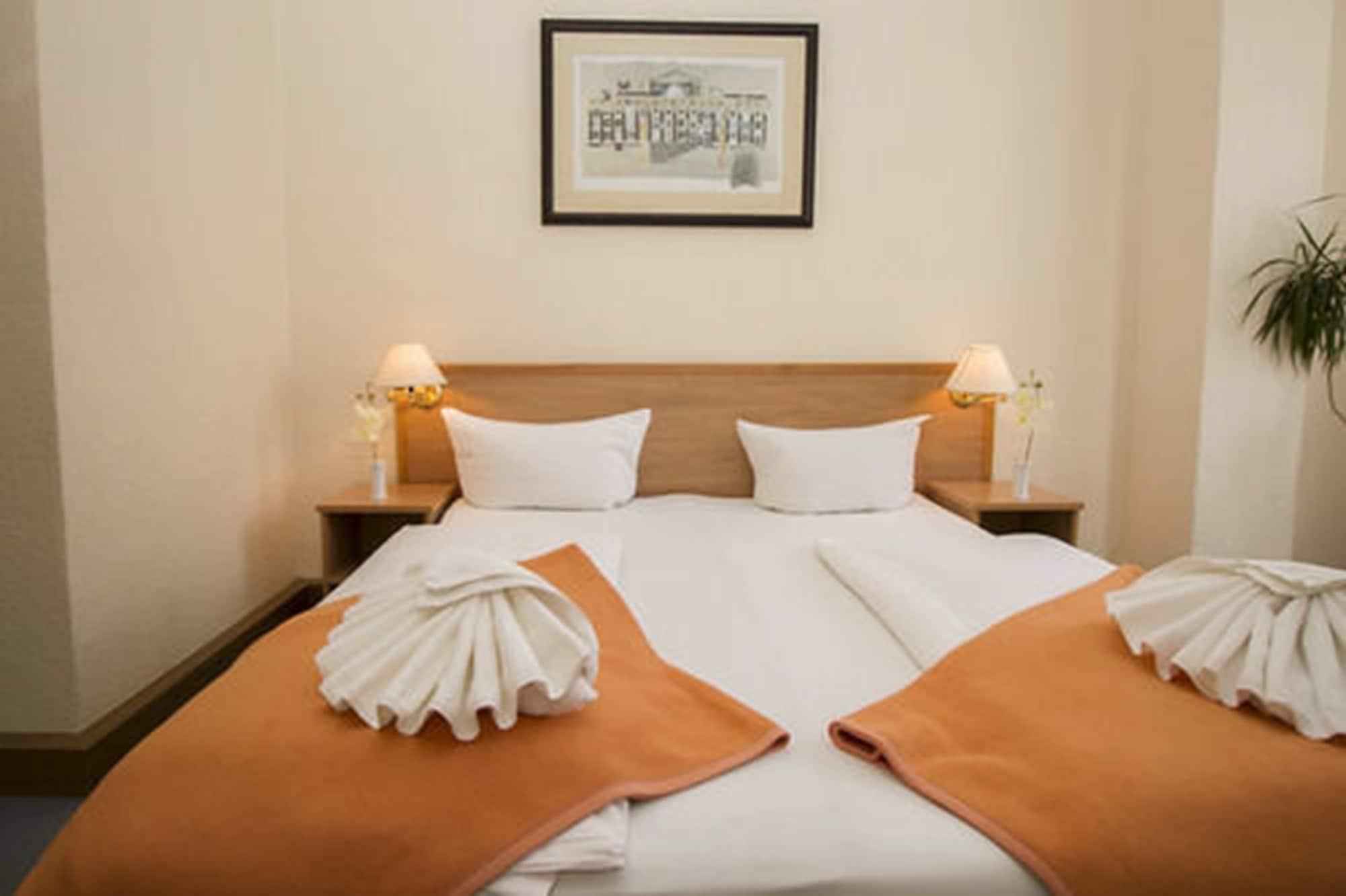 Hotel Spreewitz Am Kurfuerstendamm Berlin Bagian luar foto