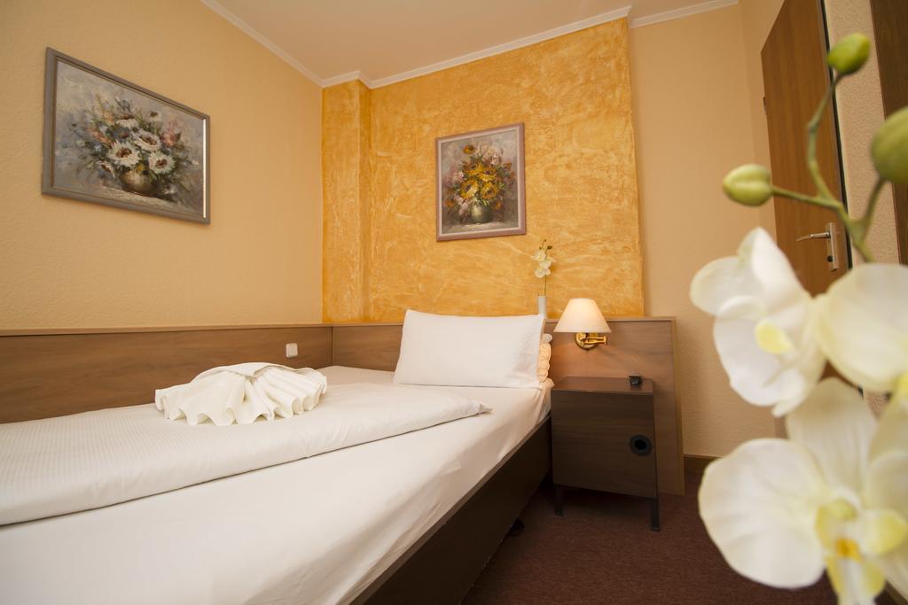 Hotel Spreewitz Am Kurfuerstendamm Berlin Bagian luar foto