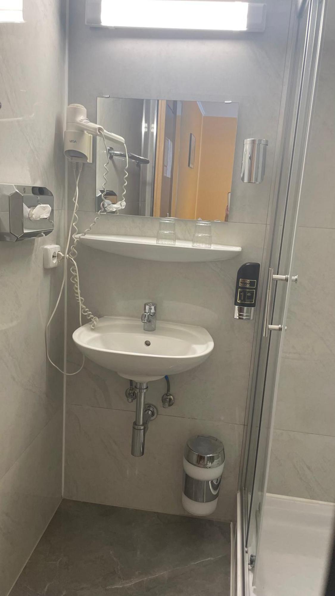 Hotel Spreewitz Am Kurfuerstendamm Berlin Bagian luar foto