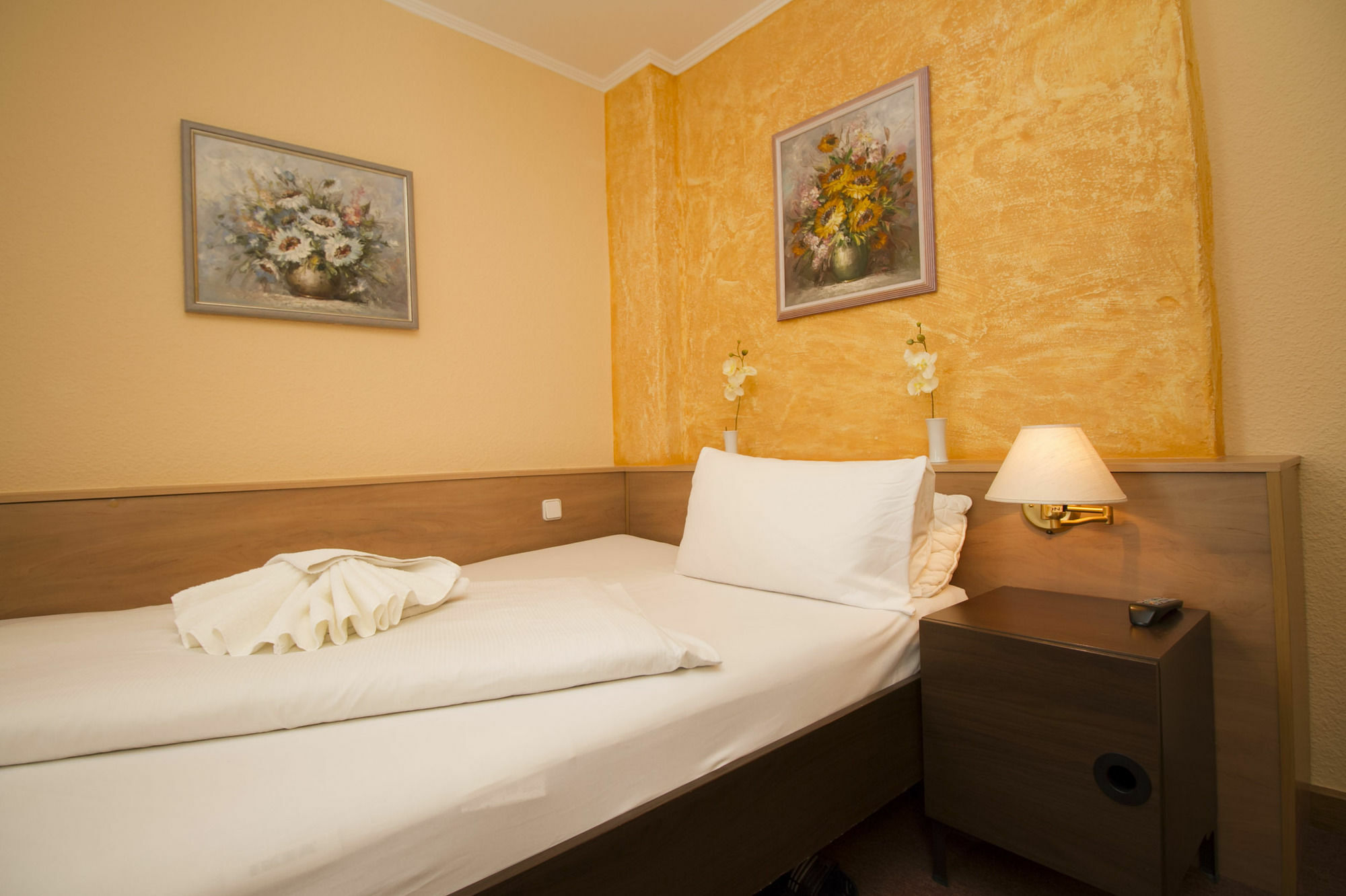 Hotel Spreewitz Am Kurfuerstendamm Berlin Bagian luar foto
